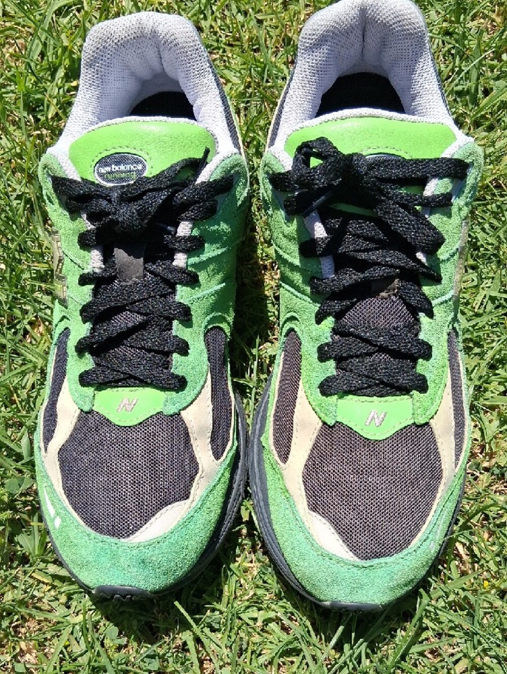 New Balance Men’s Green and Black 2002R Suede Mesh Sneakers - Picture 9 of 13